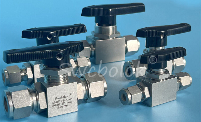 What are the applications of card sleeve connectors in industry?